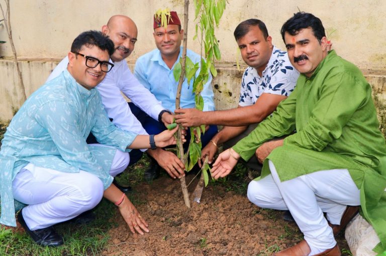 सीआईएमएस कॉलेज में हरेला पर्व पर प्रकृति और परंपरा का सुंदर संगम, वृक्षारोपण और चेतना संवाद से गूंजा परिसर