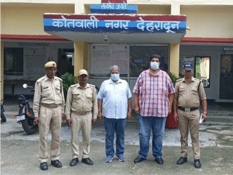 बड़ी खबर : करोड़ों की ठगी मामले में चर्चित ओबेरॉय पिता-पुत्र गिरफ्तार । फर्जी दस्तावेज़ों से बैंक में गिरवी ज़मीन बेची..