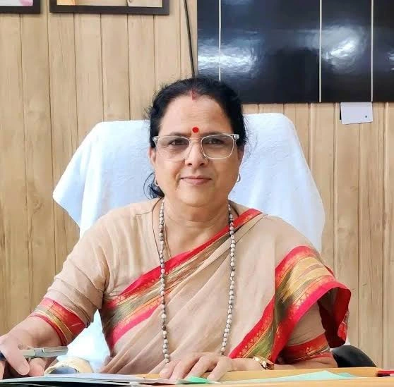 बड़ी खबर: बिजली पोल विवाद पर माँ-बेटी संग पुलिस भिड़ंत। महिला आयोग सख्त – दोषियों पर होगी कड़ी कार्रवाई