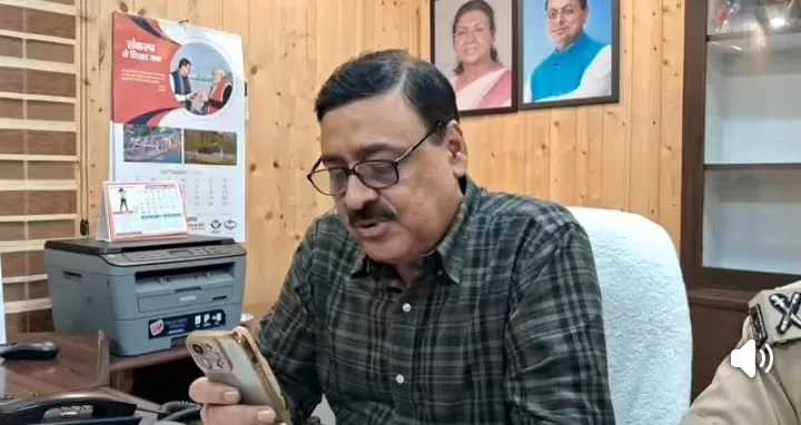 Uttarakahd News: गढ़वाल आयुक्त ने रेंजर को लगाई फटकार। स्वास्थ्य विभाग की लापरवाही पर भी नाराज़गी