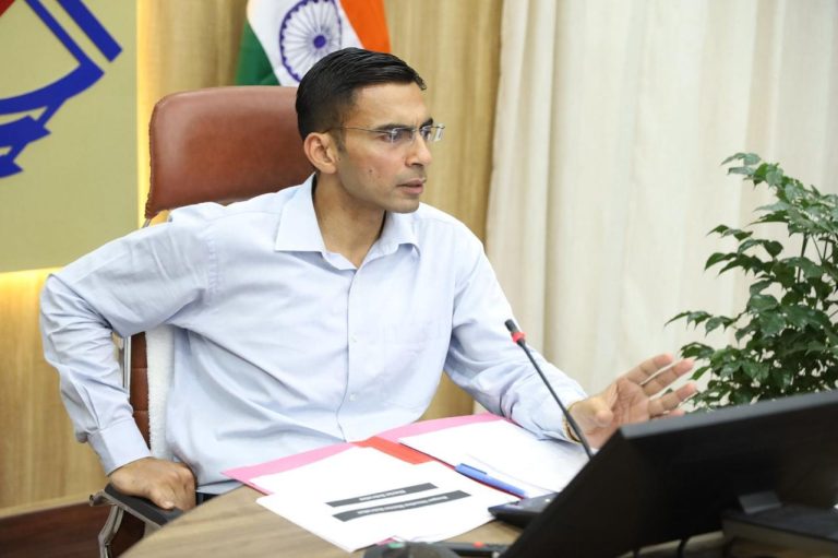 Uttarakhand News: दून डीएम ग्रामीणों तक पहुंचाएंगे सरकारी योजनाओं का सीधा लाभ। होगा बहुउद्देशीय शिविर का आयोजन