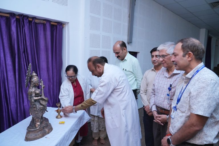 श्री महंत इन्दिरेश अस्पताल में महिलाओं के स्वास्थ्य पर जागरूकता कार्यक्रम