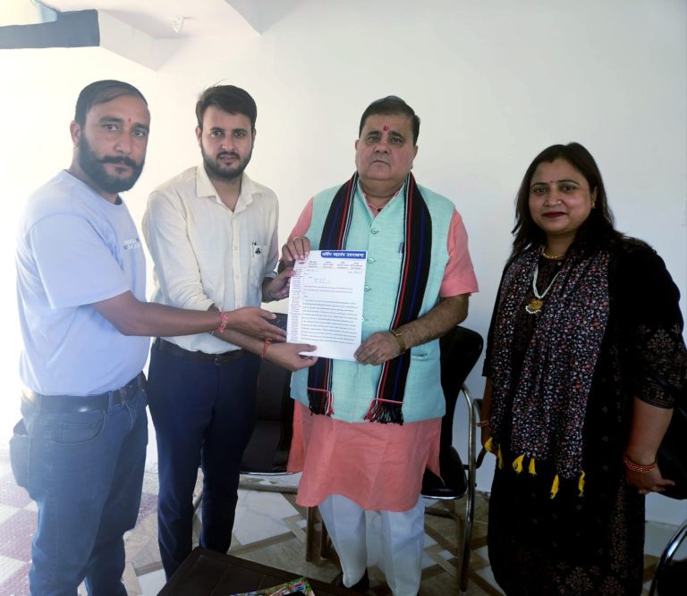 नर्सिंग महासंघ ने BJP प्रदेश अध्यक्ष महेंद्र भट्ट से की मुलाकात, भर्ती प्रक्रिया में पारदर्शिता और सीनियरिटी पर दिया जोर