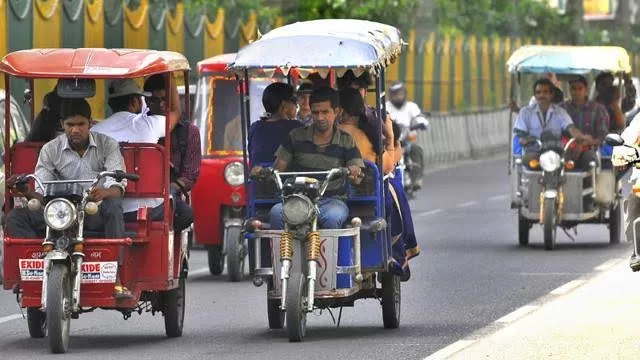 ई-रिक्शा चलाने के लिए अब नगर निगम से भी लेना होगा लाइसेंस। शराबी सवारी पर रोक