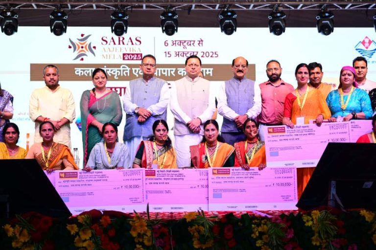 सीएम धामी का लखपति दीदी और स्वदेशी के द्वारा ग्रामीण महिला सशक्तिकरण पर फोकस।  2.2 करोड़ की 22 योजनाओं का लोकार्पण व शिलान्यास।