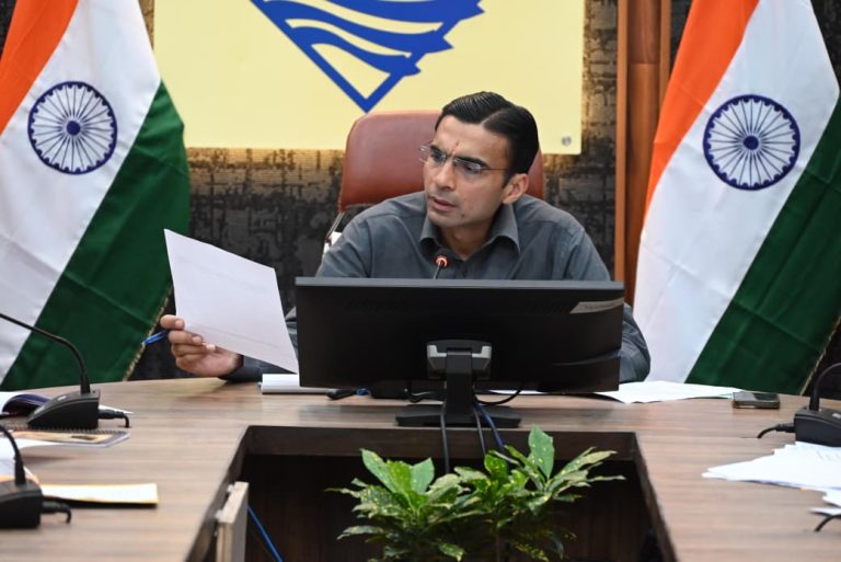 बड़ी खबर: दून में फर्जी राशन-आयुष्मान कार्ड मामले में डीएम ने रोका कई अफसरों का वेतन। अब तक 3600 राशन, 10 हजार आयुष्मान कार्ड रद्द!