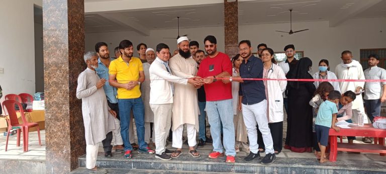 भूकंपुर गांव लंढौरा में श्री महंत इन्दिरेश अस्पताल का निःशुल्क स्वास्थ्य शिविर। 565 ग्रामीणों ने कराई जांच