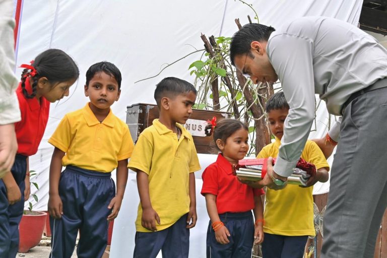 Uttarakhand News: दून में राज्य का पहला आधुनिक इंटेंसिव केयर सेंटर। घुमंतु बच्चों को शिक्षा से जोड़ने की डीएम की अनूठी पहल