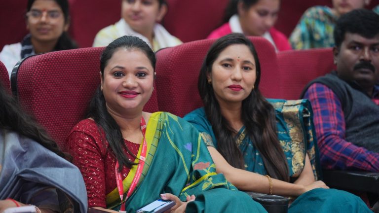 श्री गुरु राम राय यूनिवर्सिटी कॉलेज ऑफ नर्सिंग में नव प्रवेशी विद्यार्थियों का भव्य स्वागत समारोह आयोजित