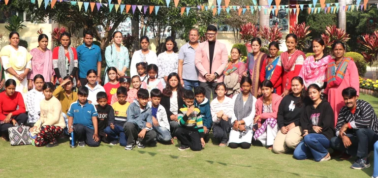 CIMS & UIHMT कॉलेज ने आपदा प्रभावित बच्चों के साथ मनाया ईगास पर्व। शिक्षा और सहयोग का दिया संदेश