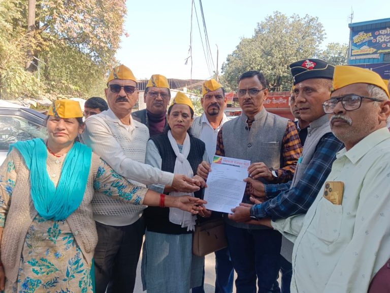 अवैध कब्जों को लेकर रीजनल पार्टी का प्रदर्शन। पीएम को भेजा ज्ञापन