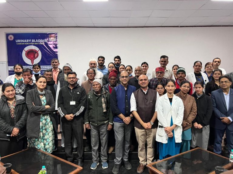 श्री महंत इन्दिरेश अस्पताल में कैंसर योद्धाओं का सम्मान, संदेश—कैंसर से डरना नहीं, लड़ना है