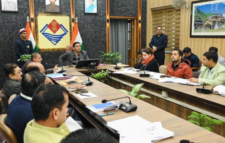 डीएम की दो टूक, तय समय में काम नहीं तो सस्पेंशन पक्का