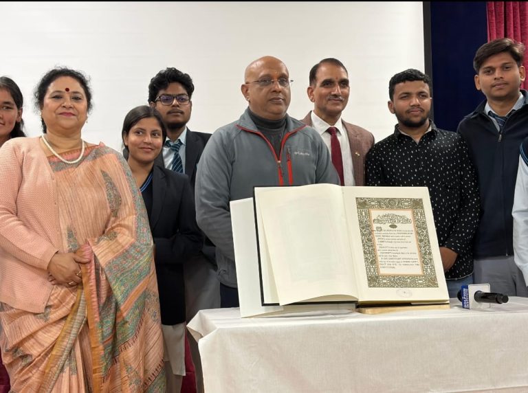 डॉल्फ़िन इंस्टीट्यूट में संविधान दिवस पर व्याख्यान एवं क्विज़ प्रतियोगिता का आयोजन