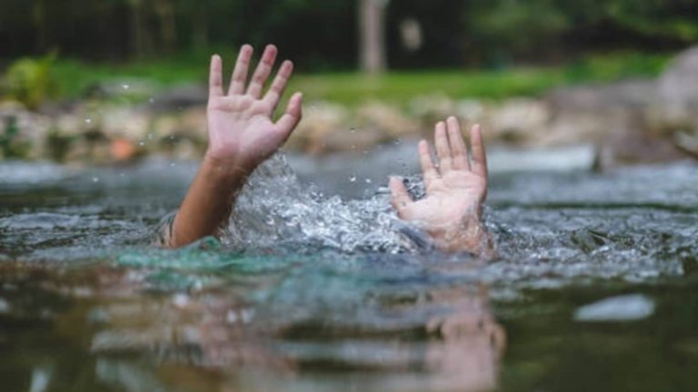 अलकनंदा में डुबकी के दौरान महिला व युवक लापता