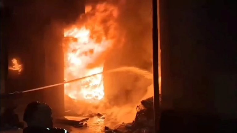 हरिद्वार: शराब स्टोर में लगी आग, एक युवक की जलकर मौत, पहचान अभी भी अज्ञात