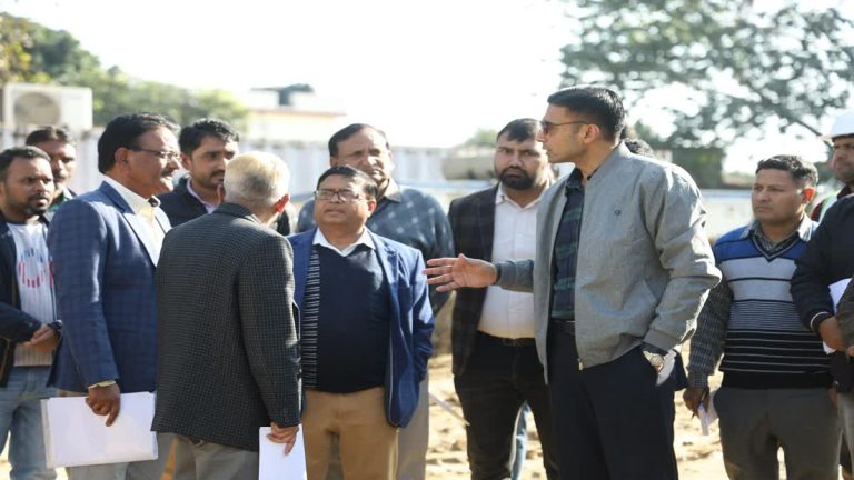 ग्रीन बिल्डिंग निर्माण में लापरवाही बर्दाश्त नहीं, डीएम ने लगाई कड़ी फटकार