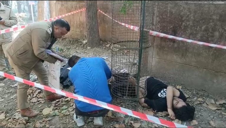 देहरादून में सनसनी—लाडपुर के जंगल में युवक की लाश मिलने से हड़कंप, फॉरेंसिक टीम और पुलिस ने संभाली जांच