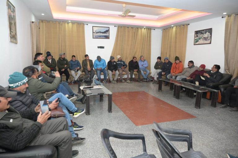 डीजी सूचना ने जीएमवीएन में की प्रेस वार्ता,देवभूमि रजत उत्सव की रूपरेखा पर डाली रोशनी।