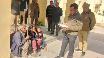 दिव्यांग दंपत्ति की शिकायत पर प्रशासन सख्त, गांव में जांच के आदेश