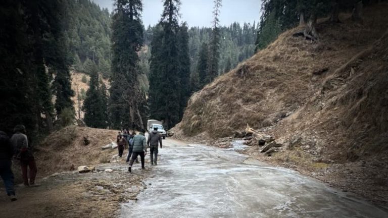 जम्मू-कश्मीर के डोडा में सेना का वाहन खाई में गिरा: 10 जवान शहीद, 11 घायल