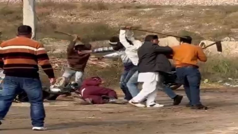 हरिद्वार में पुरानी दुश्मनी ने लिया हिंसक रूप: पिता-पुत्र पर लाठी और फावड़े से जानलेवा हमला