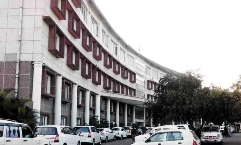 2026 की शुरुआत में उत्तराखंड प्रशासन में बड़े बदलाव के संकेत: मुख्यमंत्री कार्यालय के करीबी IAS अधिकारी को केंद्र में महत्वपूर्ण पद