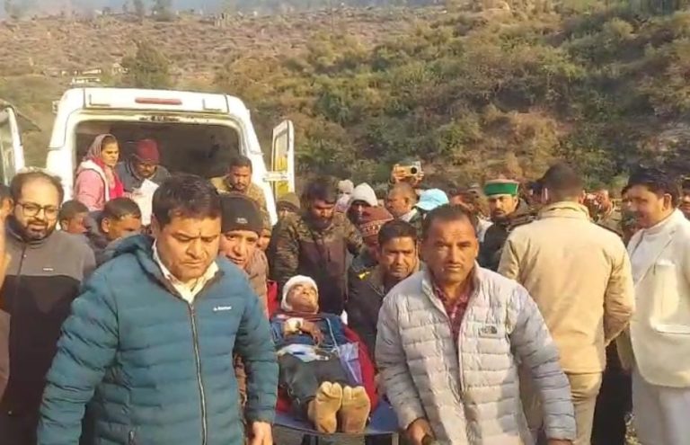 भालू हमले में ग्रामीण गंभीर रूप से घायल, एयरलिफ्ट कर एम्स ऋषिकेश रेफर