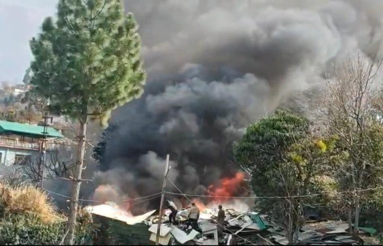 जोशीमठ में आर्मी कैंप के स्टोर में लगी भीषण आग