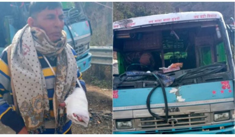 यमुनोत्री हाईवे पर डरावना मंजर: स्कूल बस में घुसा बोल्डर, बच्चों में मची अफरा-तफरी