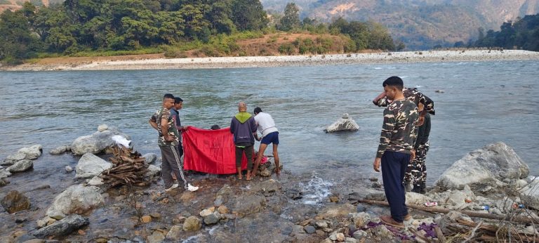 पलायन की काली साया: SSB जवानों ने कंधा देकर बचाई बुजुर्ग की अंतिम यात्रा की गरिमा