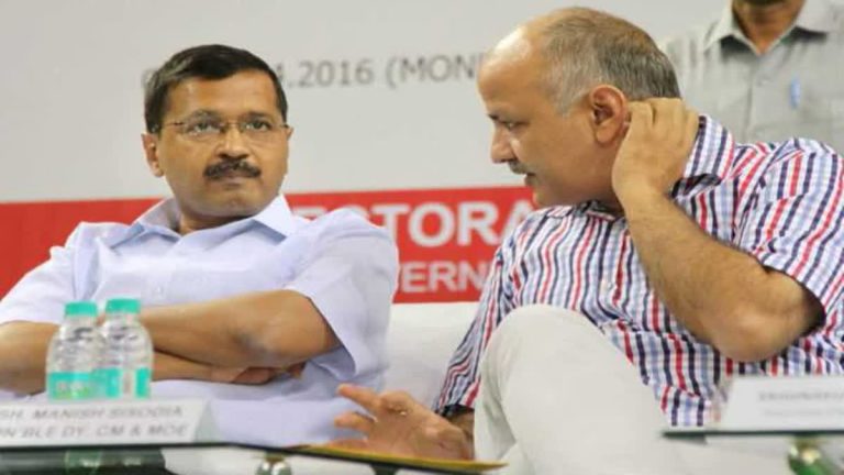दिल्ली आबकारी केस में पलटा खेल, कोर्ट ने केजरीवाल-सिसोदिया को किया बरी