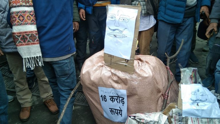 जोशीमठ में पीएमजीएसवाई सड़क निर्माण पर बवाल, ग्रामीणों ने किया प्रदर्शन, भ्रष्टाचार के आरोप