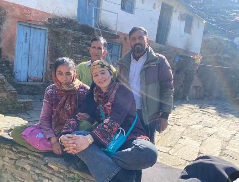 अंकिता को अब तक इंसाफ क्यों नहीं? पौड़ी पहुंचीं ब्लॉगर ज्योति अधिकारी, परिवार से मिलकर उठाए बड़े सवाल