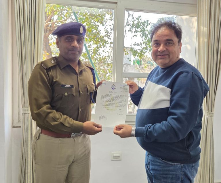 उत्कृष्ट निर्माण कार्य के लिए सहायक अभियंता जयांक पाण्डे सम्मानित