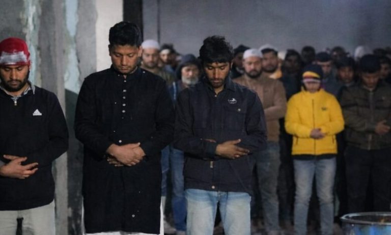 ज्योतिर्मठ में नमाज़ वीडियो पर गरमाया माहौल, प्रशासन ने लिया सख्त रुख