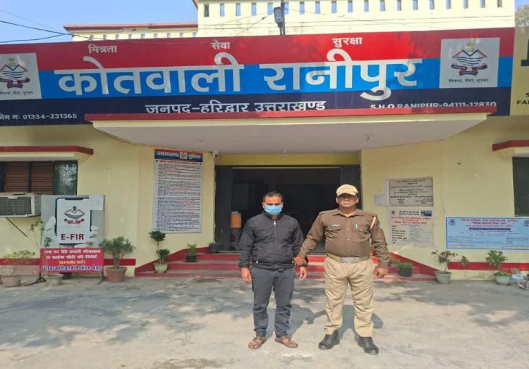 बोर्ड परीक्षा में ‘मुन्ना भाई’ गैंग का भंडाफोड़: स्कूल प्रिंसिपल निकला मास्टरमाइंड