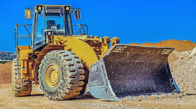 ऋषिकेश में एमडीडीए का एक्शन: पशुलोक में बहुमंजिला इमारत सील, खेरिकला और रायवाला की अवैध प्लाटिंग पर चला बुलडोजर