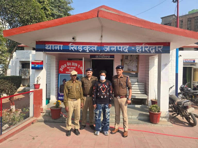 सिडकुल में पुलिस का बड़ा एक्शन, 30 शराबी धराए; 5 हजार का इनामी गैंगस्टर भी गिरफ्तार