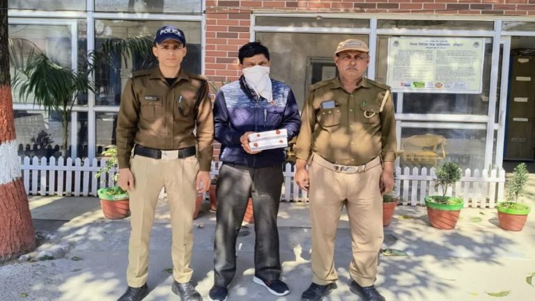 रुड़की में नकली करेंसी का खेल बेनकाब, होली पर बाजार में खपाने की थी साजिश