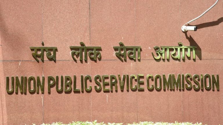 डॉक्टर से बने देश के टॉपर! UPSC 2025 में अनुज अग्निहोत्री ने मारी बाज़ी