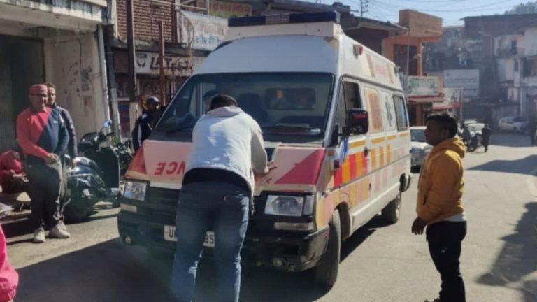 पहाड़ में एंबुलेंस भी ‘बीमार’! रास्ते में बंद हो रही 108 गाड़ियां