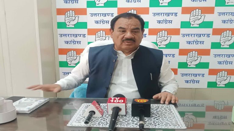 गैस संकट पर हरक सिंह रावत का हमला: मंत्री रह चुका हूं, फिर भी 1800 रुपये में लेना पड़ा सिलेंडर