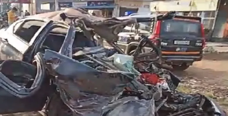 दिल्ली-लखनऊ हाईवे पर भीषण टक्कर, हल्द्वानी के चार युवकों की मौके पर मौत