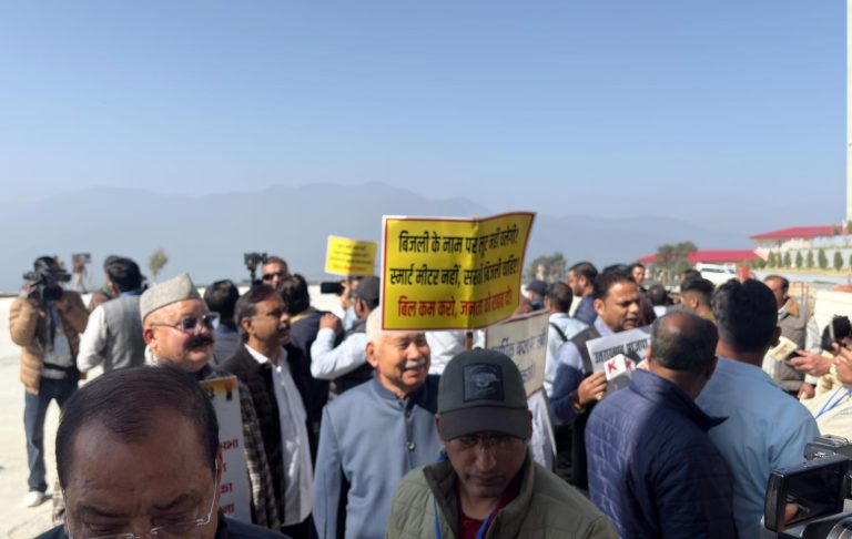 भराड़ीसैंण बजट सत्र की शुरुआत, पहले ही दिन सत्ता-विपक्ष आमने-सामने