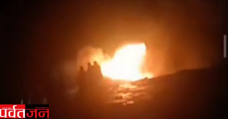 Uttarakhand Fire News: यहां गांव में लगी भीषण आग। जद में आए कई मकान 