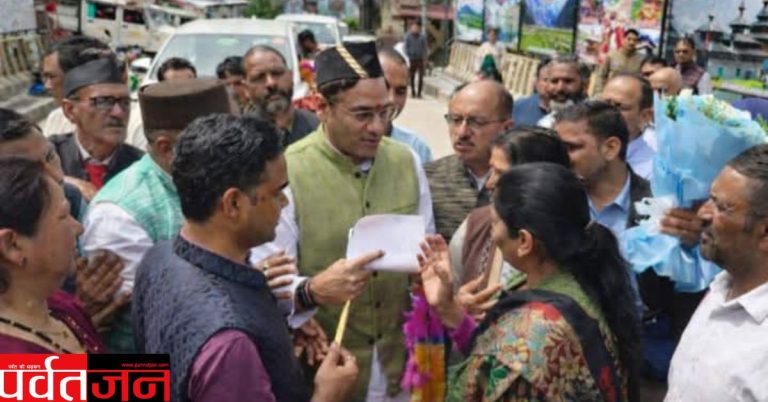 सूखा और ओलावृष्टि से तबाही: यमुना घाटी के किसानों ने प्रभारी मंत्री सौरभ बहुगुणा को सौंपा ज्ञापन