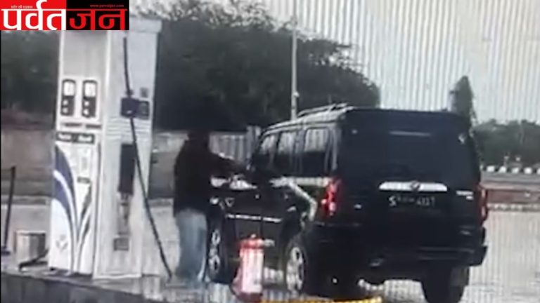 वायरल वीडियो : रील के चक्कर में स्कॉर्पियो को डीजल से धोया! पुलिस ने किया गिरफ्तार