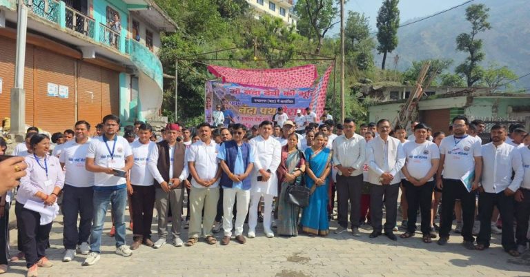 नंदा पथ मैराथन का सफल आयोजन । जिला पंचायत अध्यक्ष दौलत बिष्ठ और विधायक भूपाल राम टम्टा ने हरी झंडी दिखा कर किया रवाना