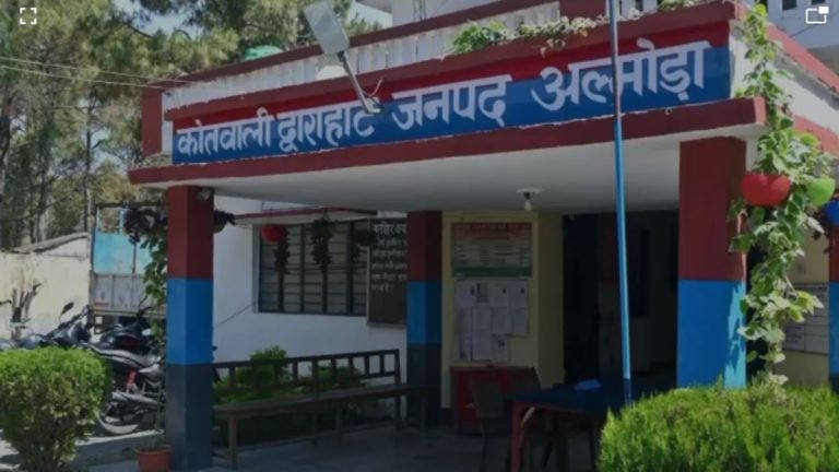 पुलिस को कॉल कर बोला-“पत्नी की हत्या कर दी”। मौके पर पहुंची पुलिस तो खुला बड़ा सच